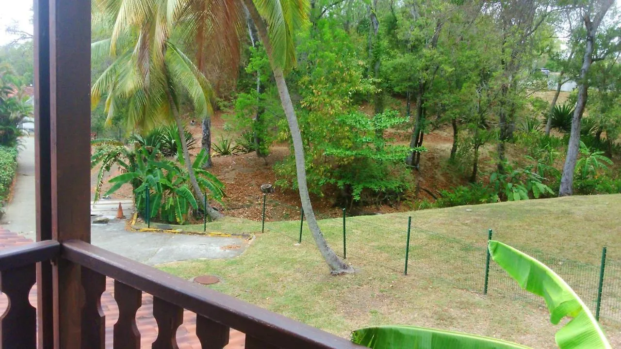 Appartement Cosy A Sainte Anne 35 M² Avec Jardin Sainte-Anne